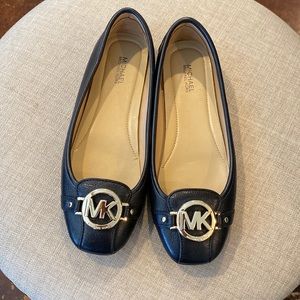 MICHAEL Michael Kors Black Flats Size 7